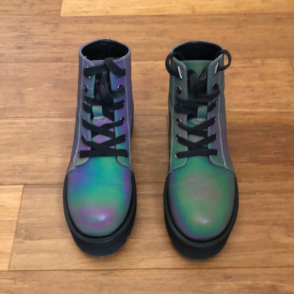 yru Reflective Slayr boots sz 8